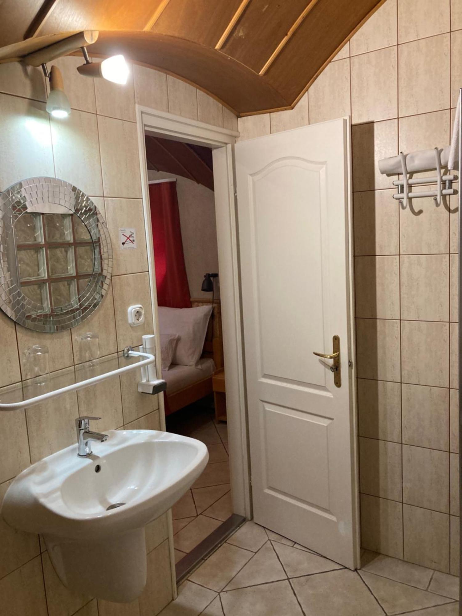 Nautilus Etterem Es Panzio Hotel Dabas Eksteriør billede