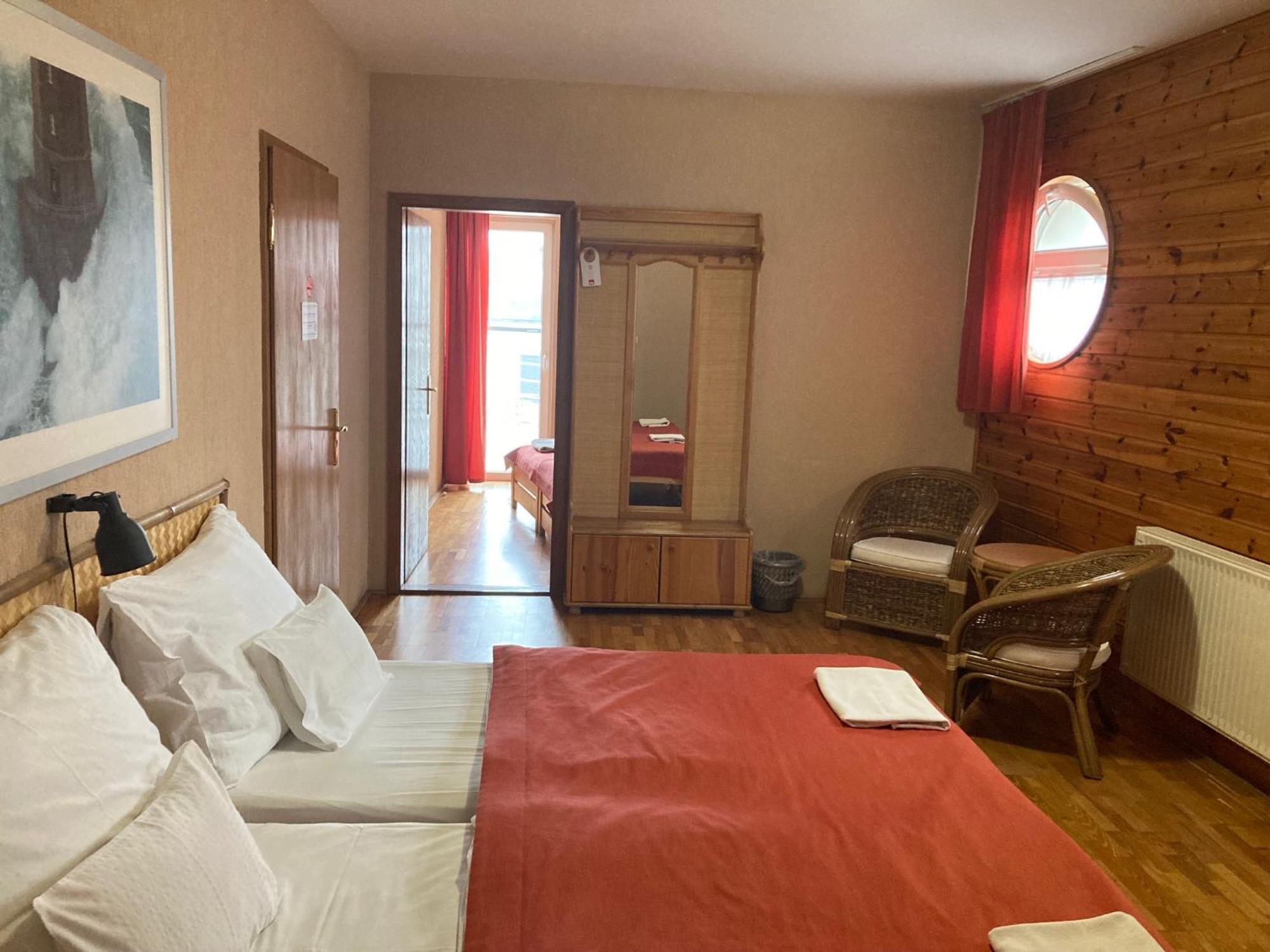 Nautilus Etterem Es Panzio Hotel Dabas Eksteriør billede
